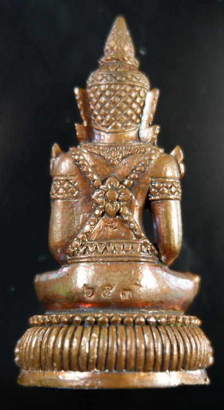 รูปหล่อลอยองค์พระแก้วมรกต หลวงปู่แสน วัดบ้านหนองจิก จ.ศรีสะเกษ เนื้อโลหะธาตุ สวยครับ