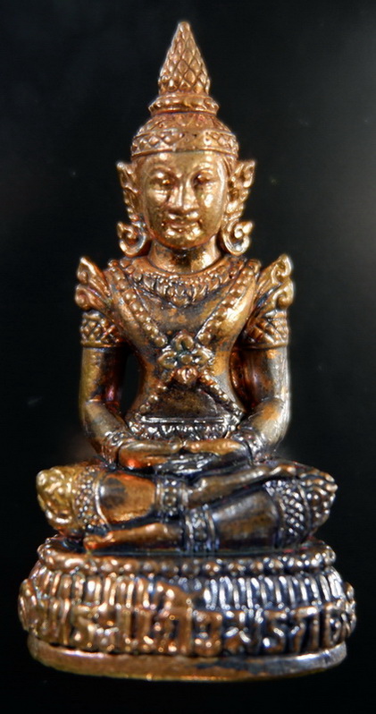 รูปหล่อลอยองค์พระแก้วมรกต หลวงปู่แสน วัดบ้านหนองจิก จ.ศรีสะเกษ เนื้อโลหะธาตุ สวยครับ