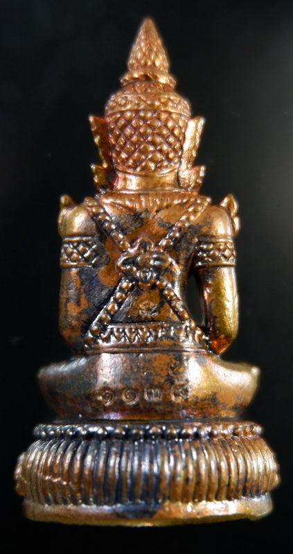 รูปหล่อลอยองค์พระแก้วมรกต หลวงปู่แสน วัดบ้านหนองจิก จ.ศรีสะเกษ เนื้อโลหะธาตุ สวยครับ