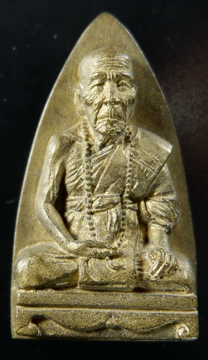 พระหล่อพิมพ์เตารีด หลวงปู่คำบุ คุตตจิตโต วัดกุดชมพู่ จ.อุบลราชธานี ปี ๒๕๕๔ รุ่นแก้ววิเศษ พระยอดฉัตร 