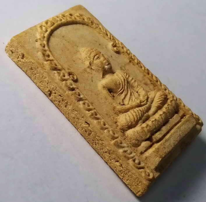 30 บาท พระผงพิมพ์พระพุทธนั่ง สมาธิฐานบัว BOXP18