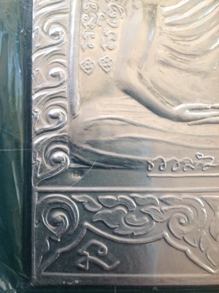 แผ่นปั้มหลวงพ่อเกษม เขมโก สุสานไตรลักษณ์ ลำปาง ปี2535 เนื้ออะลูมิเนียม ขนาด11x17เซนติเมตร