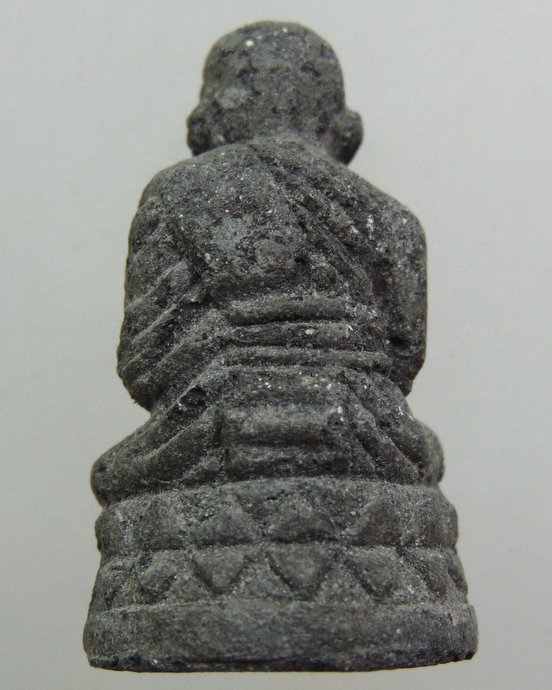 ๒๐ หลวงปู่ทวดลอยองค์เนื้อผงว่าน