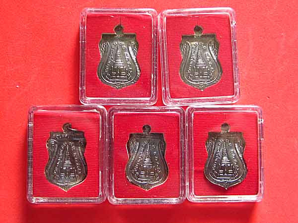 หลวงพ่อทวด วัดช้างให้ รุ่นสร้างพิพิธภัณฑ์ 58 เนื้อทองแดงรมดำ5เหรียญ 