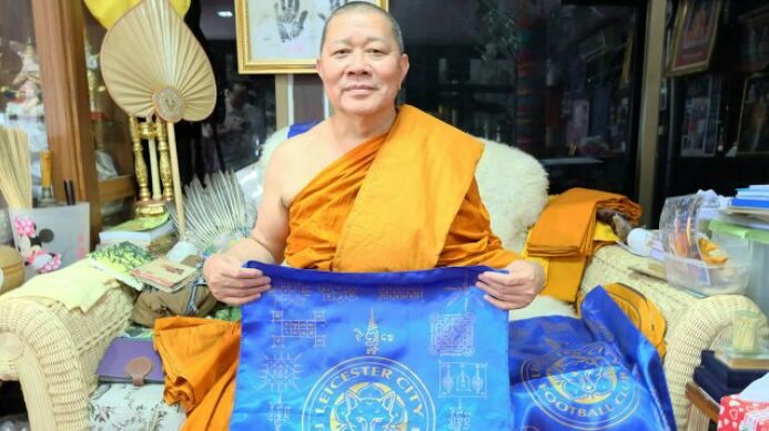 ผ้ายันต์เลสเตอร์ เจ้าคุณธงชัย วัดไตรมิตร กรุงเทพฯ รุ่นแพ้ไม่เป็น ผืนสีน้ำเงิน โลโก้ใหญ่ นิยม