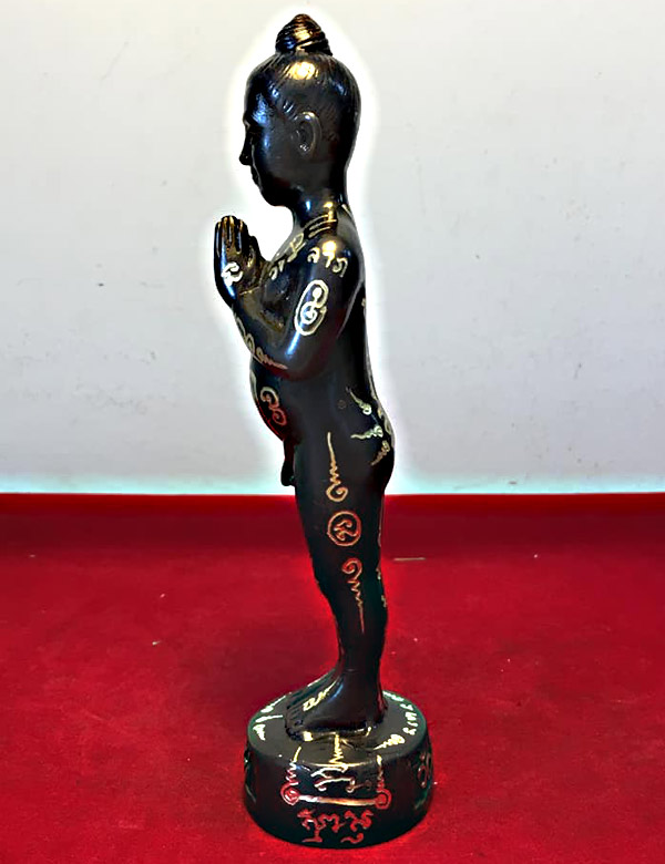 รูปหล่อตาไข่เด็กวัดเจดีย์สภาพสวย เนื้อโลหะจารยันต์รอบตัว กว้าง 1.5 นิ้วสูง 7 นิ้วใต้ฐานอุดดินไทย ...