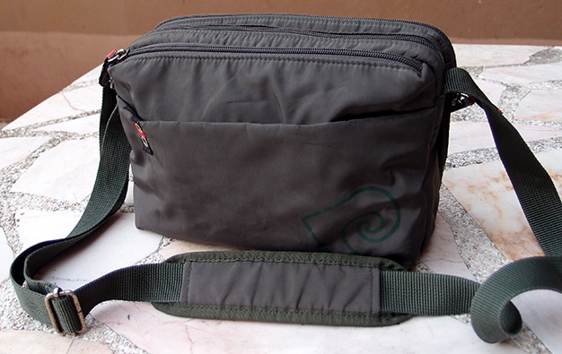 กระเป๋าสะพายข้าง Pierre Cardin ปิแอร์ การ์แดง ของแท้ ช่องเยอะ ใส่สารพัด ขนาดกำลังสวย