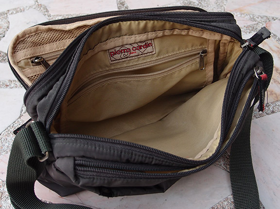 กระเป๋าสะพายข้าง Pierre Cardin ปิแอร์ การ์แดง ของแท้ ช่องเยอะ ใส่สารพัด ขนาดกำลังสวย