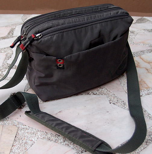 กระเป๋าสะพายข้าง Pierre Cardin ปิแอร์ การ์แดง ของแท้ ช่องเยอะ ใส่สารพัด ขนาดกำลังสวย