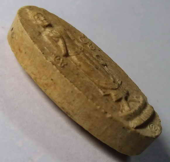 30 บาท พระลีลาเนื้อผง ปางประทานพร หลังตราโล่ห์ ตำรวจและยันต์ดวง 