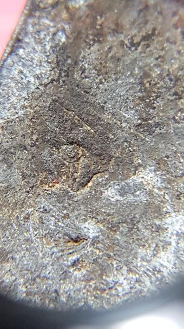 พระปิดตา เนื้อชิน หลังมีรอยจาร ไม่ทราบที่