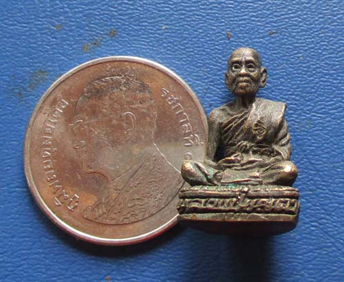 รูปหล่อ หลวงปู่บุญตา  วัดคลองเกตุ จ.ลพบุรี รุ่นระสังขาร  เนื้อทองเหลือง