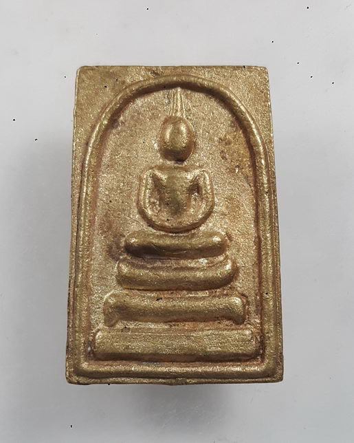 " พระสมเด็จฝาบาตร รุ่น ญสส. หลวงพ่อเกษม เขมโก สุสานไตรลักษณ์ จ.ลำปาง ปี 2533 ตอกโค๊ดสวยงาม "