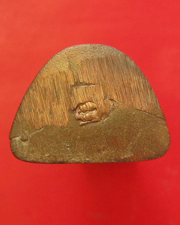 ลอยองค์หลวงพ่อเกษม เขมโก รุ่นมงคลเกษม 83 เนื้อนวะโลหะ ปี 2537 กล่องเดิม ไม่ผ่านการใช้  ผิวนวะโลหะพรา