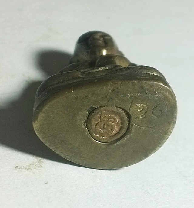 รูปหล่ออุดกริ่งหลวงพ่อเงิน บางคลาน พระเครื่อง เมืองพิจิตร พิมพ์ปี 15 เนื้อทองเหลือง ปี 2536