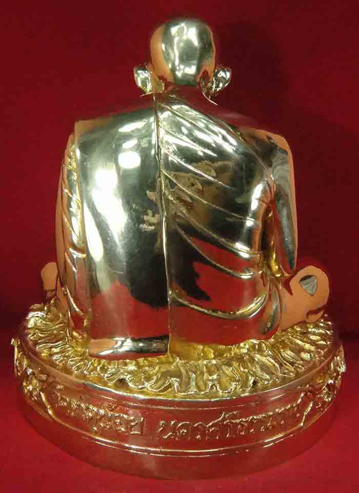 พ่อท่านคล้าย วาจาสิทธิ์ วัดพระธาตุน้อย นครศรีธรรมราช ขนาดหน้าตัก 9 นิ้ว สูง 11.5 นิ้ว เนื้อทองเหลือง