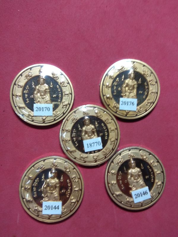 ทานบารมี เนื้อทองแดงขัดเงาพ่นทราย ทีเดียว 5 องค์ งามๆอยู่ในซีล พร้อมกล่องเดิม ราคาเบาๆ เคาะเดียวครับ