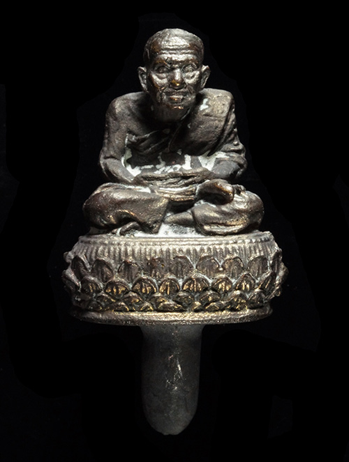 ..หลวงปู่ทวดบัวรอบ รุ่นพระเจ้า5พระองค์ ปี2544 เนื้อนวะ เต็มสูตร ตัดจากช่อ มีเดือย..