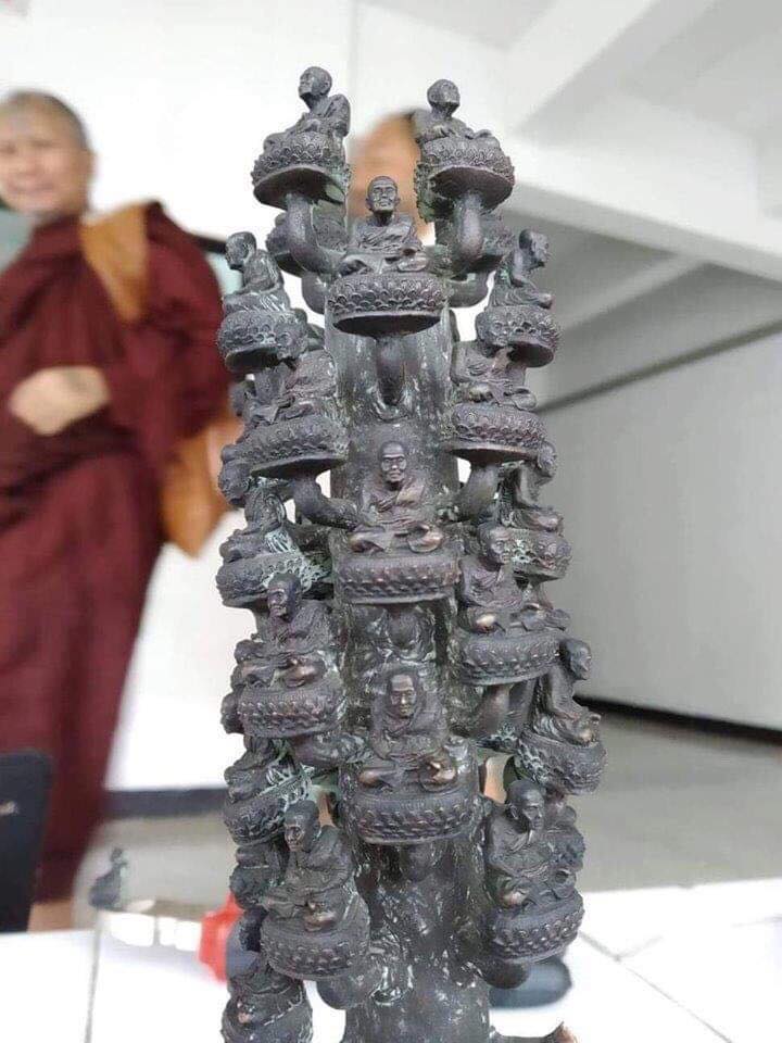 ..หลวงปู่ทวดบัวรอบ รุ่นพระเจ้า5พระองค์ ปี2544 เนื้อนวะ เต็มสูตร ตัดจากช่อ มีเดือย..