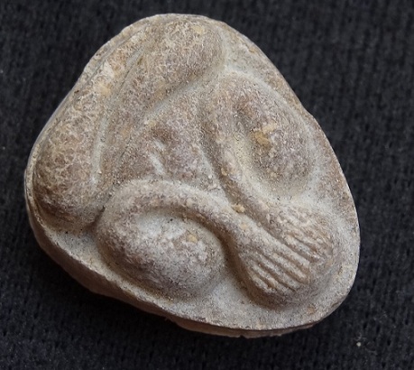 พระปิดตามหาเสน่ห์ หลังยันต์พุทโธ วัดลาดปลาเค้า เนื้อเกสร นวลๆ ยันต์ลึกคมสวย คราบกรุ คัดสวยมาก หายาก 