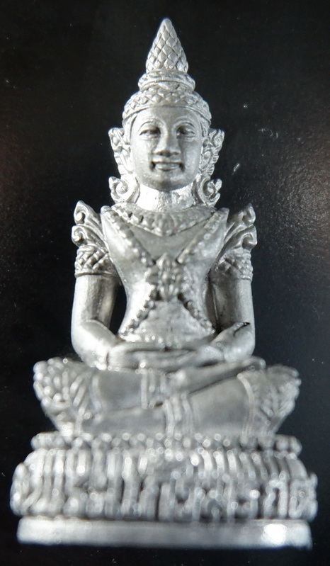 รูปหล่อลอยองค์พระแก้วมรกต หลวงปู่แสน วัดบ้านหนองจิก จ.ศรีสะเกษ เนื้อตะกั่ว สวยครับ