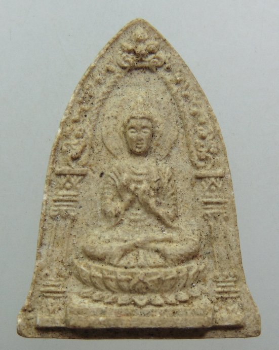 ๒๐ พระพุทธประทานพร หลังยันต์ เนื้อผง