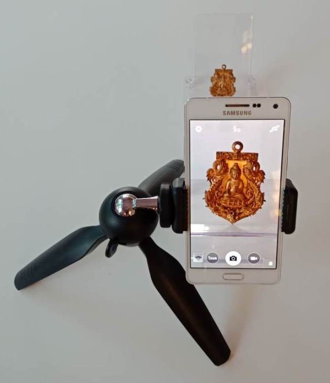 ขาตั้งกล้อง 3 ขาแบบพกพา หมุนได้ 360 องศา ใช้กับมือถือและกล้องถ่ายภาพ +แผ่นใส่อะคริลิค (เคาะเดียว)