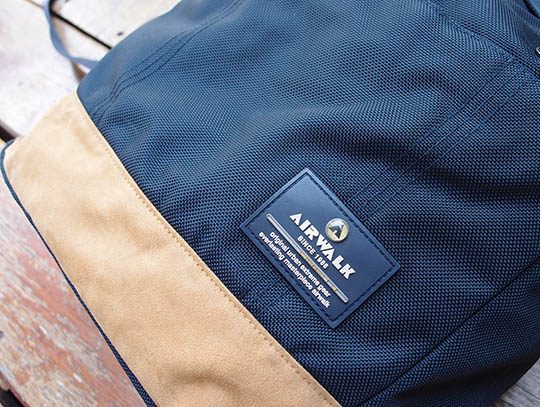 เป้ AIR WALK ของแท้ แบรนด์อเมริกา สีน้ำเงิน ทรงฮิต สวยๆเลย นักกีฬาดังใช้กัน