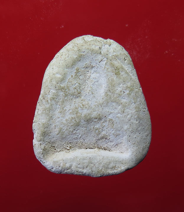 พระปิดตาเนื้อขาว กรุวัดคลองขอม จ.สุพรรณบุรี แตกกรุ ราวปี พ.ศ. ๒๕๒๒-๒๕๒๔ 