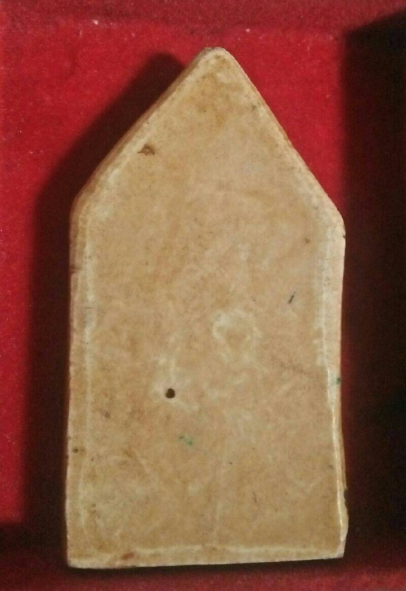 ขุนแผนไก่ชน เนื้อผงน้ำมัน หลวงพ่อกวย ยุคแรก