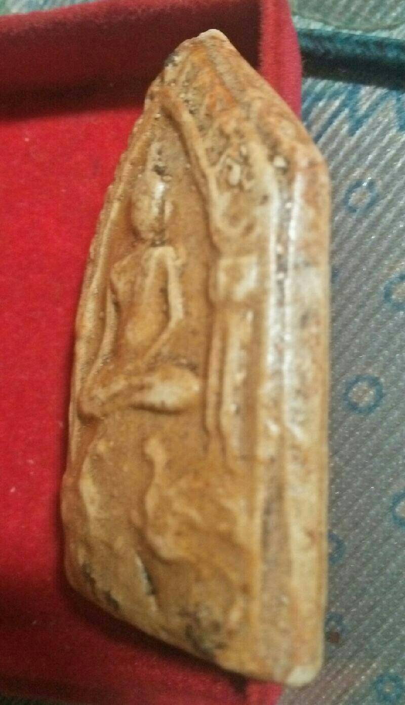 ขุนแผนไก่ชน เนื้อผงน้ำมัน หลวงพ่อกวย ยุคแรก