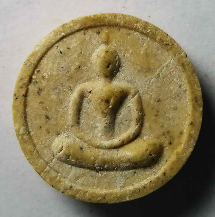 30 บาท พระผงจันทร์ลอย หลังยันต์พุฒซ้อน boxp 10