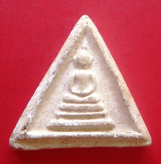 พระสมเด็จหลวงปู่หิน วัดระฆัง พิมพ์สามเหลี่ยมด้านเท่า ปี 2495