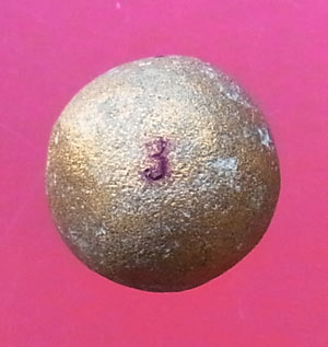 ลูกอมเมตตามหานิยม(ผสมผงพรายกุมาร เนื้อว่านดอกทอง)โค๊ต3 จารมือ ปี 2554 หลวงพ่อสาครวัดหนองกรับครับ 