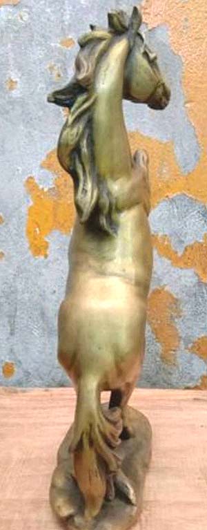 *ม้าพยศ เนื้อทองเหลือง*