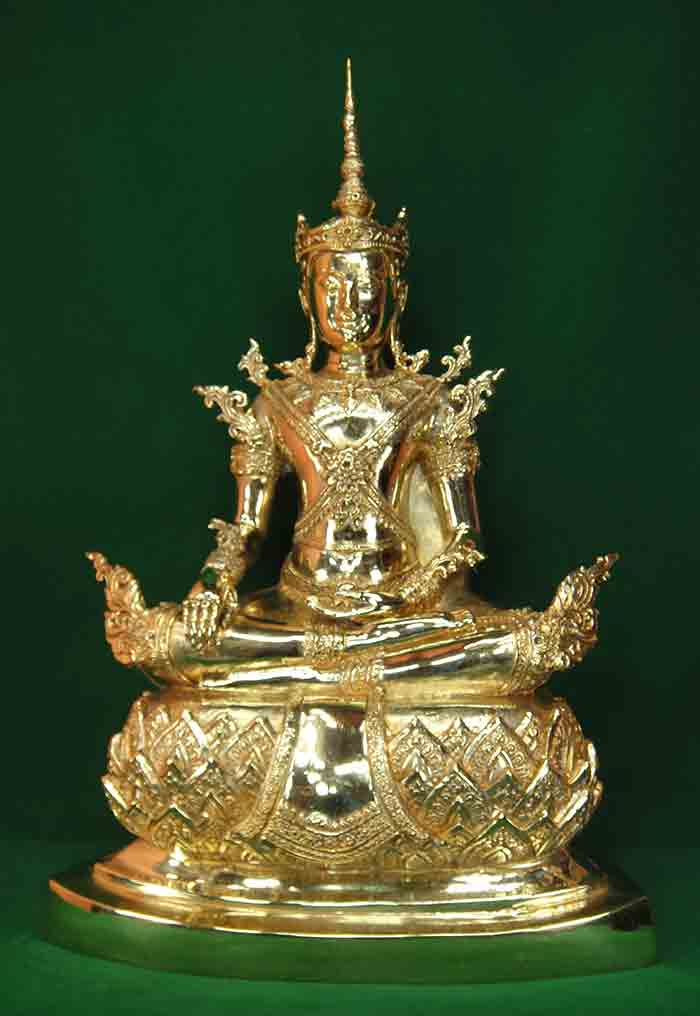 พระบูชาทรงเครื่อง หน้าตัก 5 นิ้ว (รวมเครื่องทรง 6 นิ้ว) ผิวทองเหลืองขัดมันปัดทอง