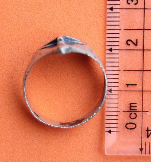 ((เคาะเดียวแดง)) แหวนโลหะผสมรูปหน้าคน  มือ 2 ขนาดเส้นผ่านศูนย์กลาง 2 ซม.