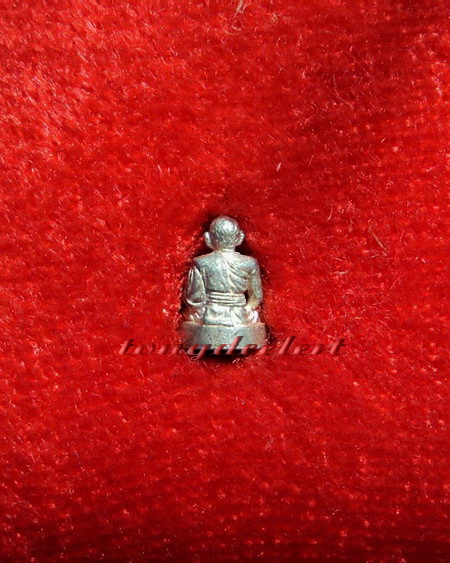 รูปหล่อจิ๋วหลวงพ่อเปิ่น วัดบางพระ จ.นครปฐม เนื้อเงิน ปี 2538 รุ่นอณูทิพย์ สวยมากค่ะ