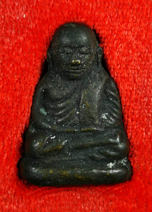 หลวงพ่อเงิน วัดบางคลาน จังหวัดพิจิตร รุ่นปืนแตก