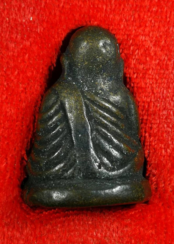 หลวงพ่อเงิน วัดบางคลาน จังหวัดพิจิตร รุ่นปืนแตก