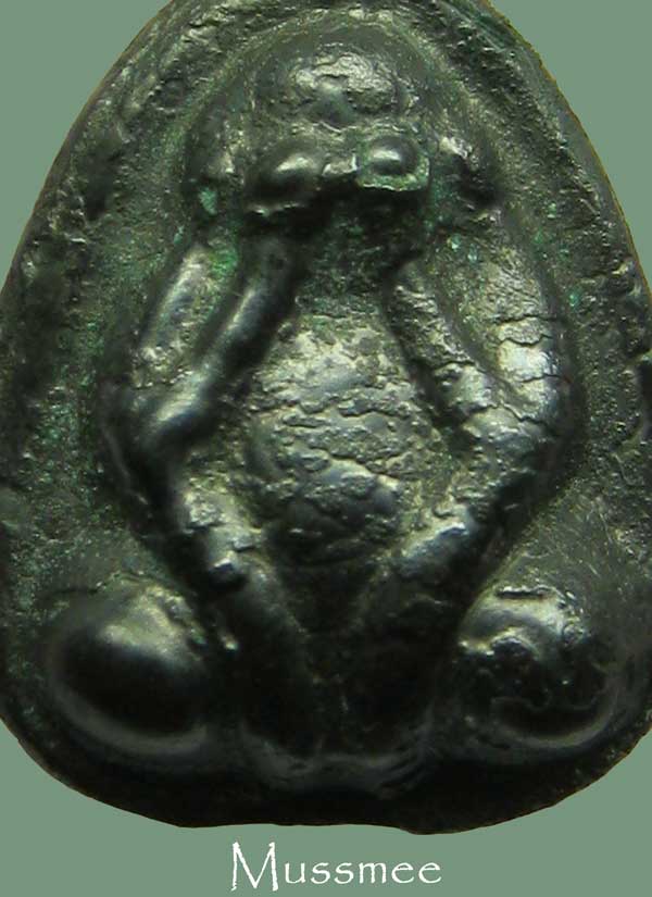 พระปิดตา หลวงปู่ทอง วัดราชโยธา เนื้อเมฆพัต หลังยันต์เฑาะห์ (พบน้อย) 