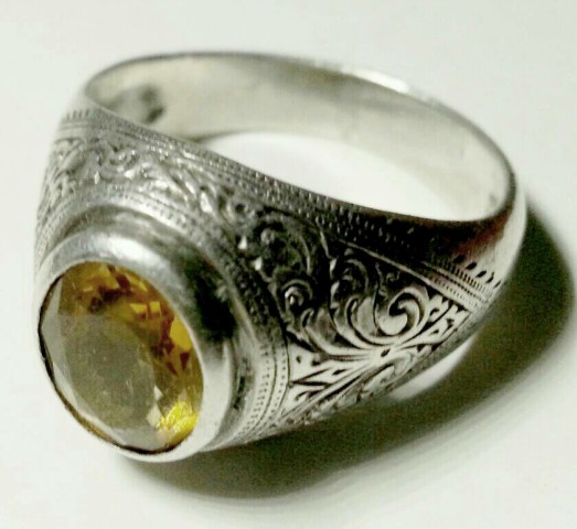 แหวนเงินประดับพลอย