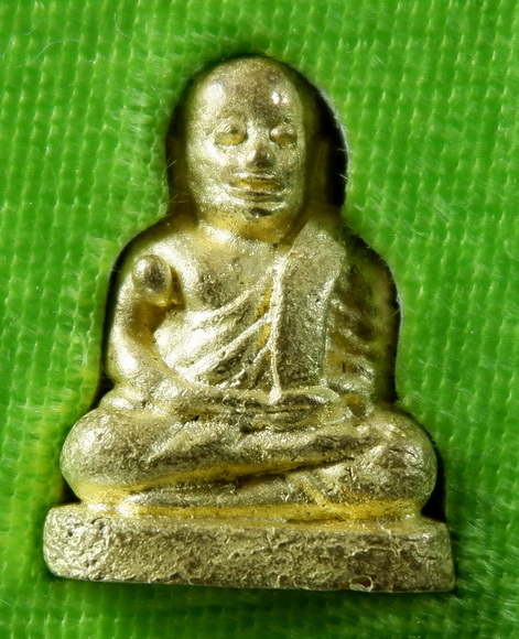 รูปหล่อลอยองค์หลวงพ่อเงิน หลวงพ่อหนุน วัดพุทธโมกพลาราม จ.สกลนคร เนื้อทองชนวน สวยครับ