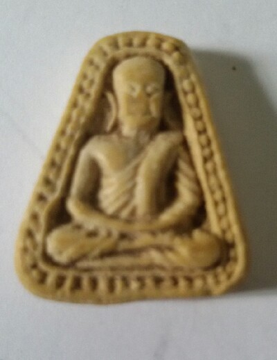 พระผงหลวงพ่อเงินเนื้อผงหลัง ตัวผ