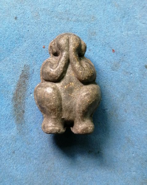 พระปิดตาเนื้อผง​เจ้าคุณเที่ยง​ วัดระฆัง​สวยๆหายากครับ