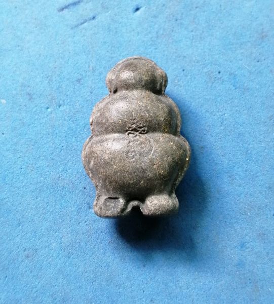 พระปิดตาเนื้อผง​เจ้าคุณเที่ยง​ วัดระฆัง​สวยๆหายากครับ