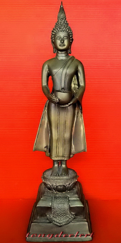 พระบูชาปางอุ้มบาตร (พระประจำวันพุธ) วัดโสธรวรารามวรวิหาร จ.ฉะเชิงเทรา