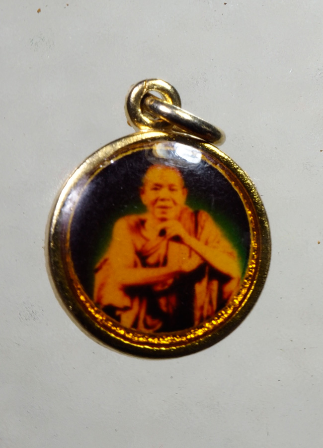 20 บาท....เหรียญล็อคเก็ตหลวงพ่อคูณ ///A901