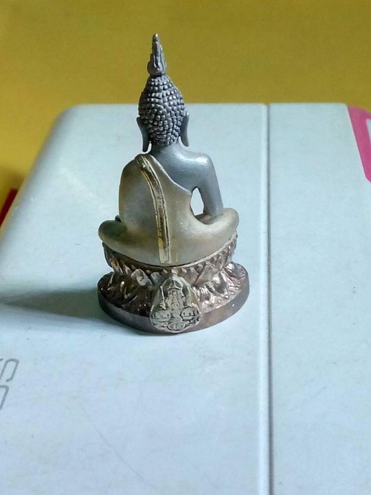 พระพุทธนวราชบพิตรเนื้อสามกษัตริย์.สวยมากบรรยายตามภาพครับ