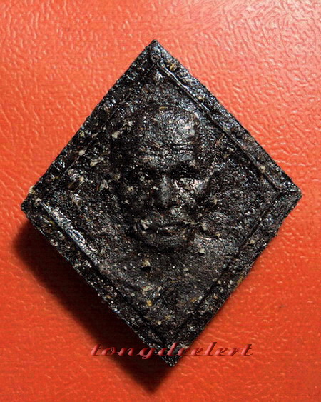 พระผงว่านพิมพ์ข้าวหลามตัด หลวงปู่คำพันธ์ วัดธาตุมหาชัย จ.นครพนม สวยมากค่ะ